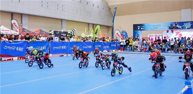 8868体育中国官方平台美赞臣联袂孩子王倡导“营养+运动”科学育儿携“亚洲车神”张京坤凭实力突破！